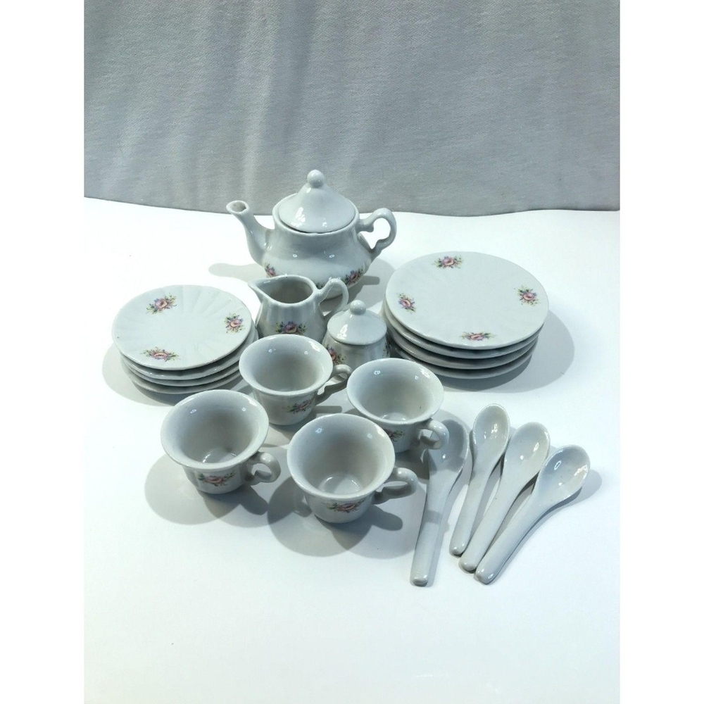 Delton Collectable Tea Set